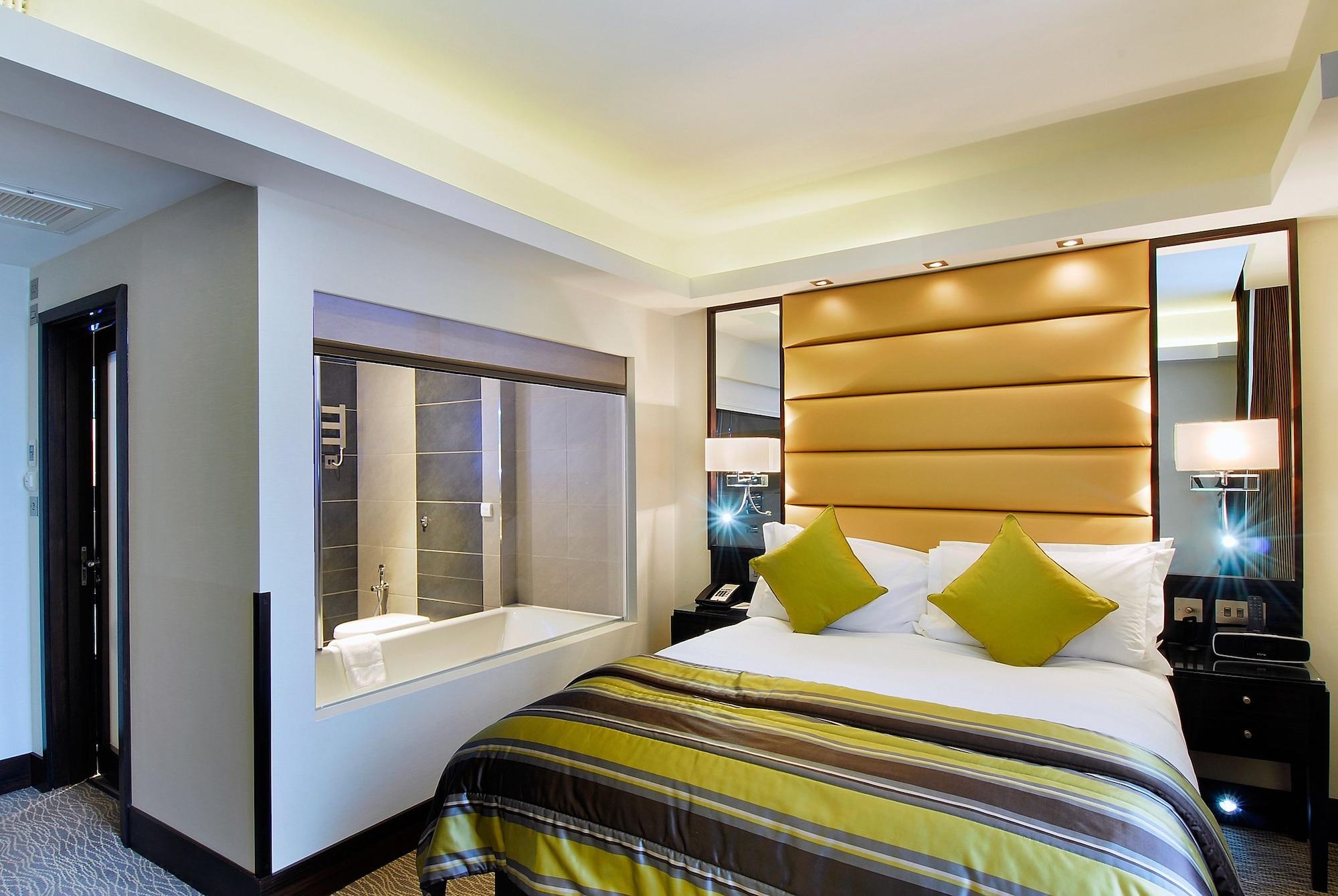 Park Grand Mayfair London Bagian luar foto A bedroom at the Hilton London Paddington
