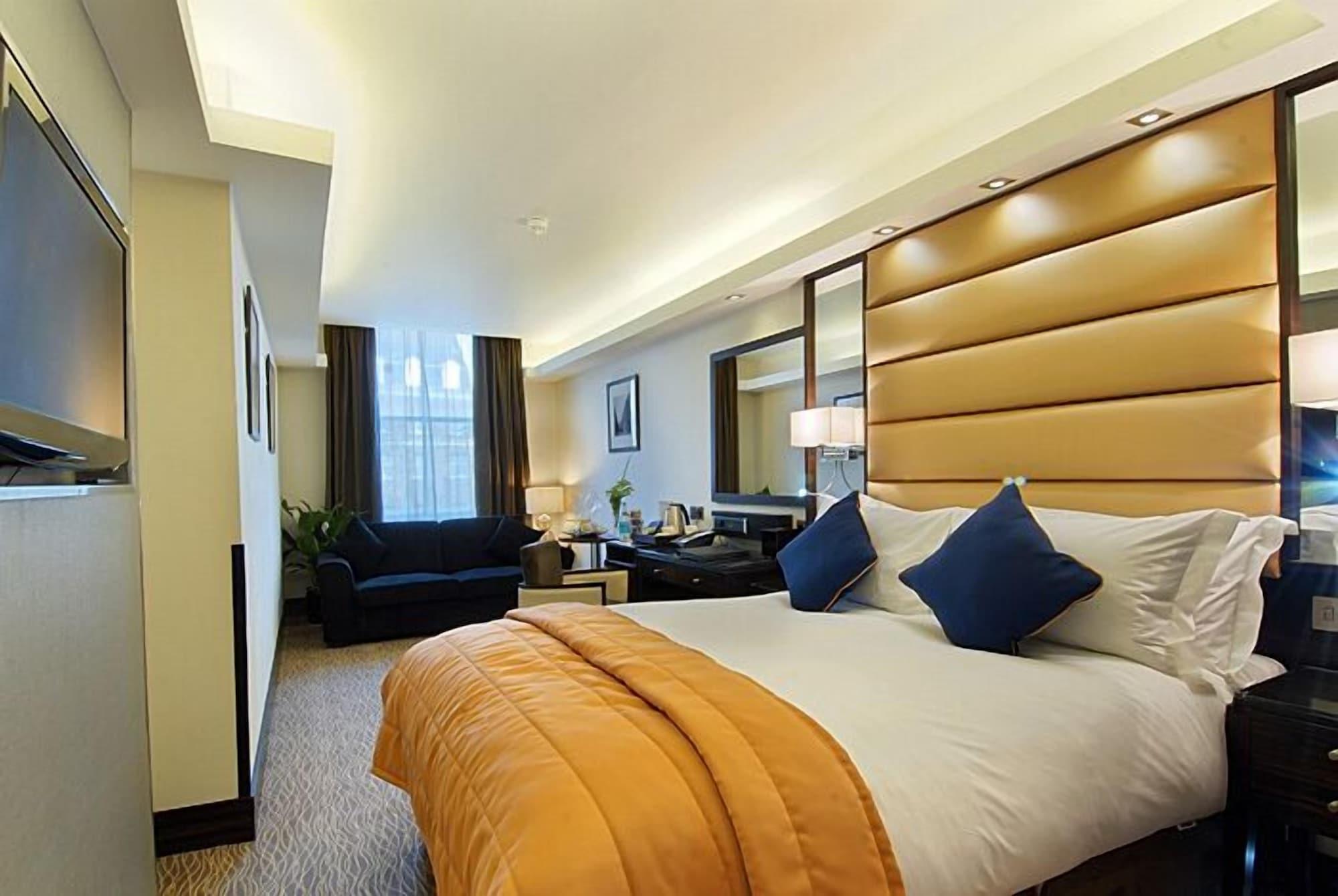 Park Grand Mayfair London Bagian luar foto A suite at the hotel