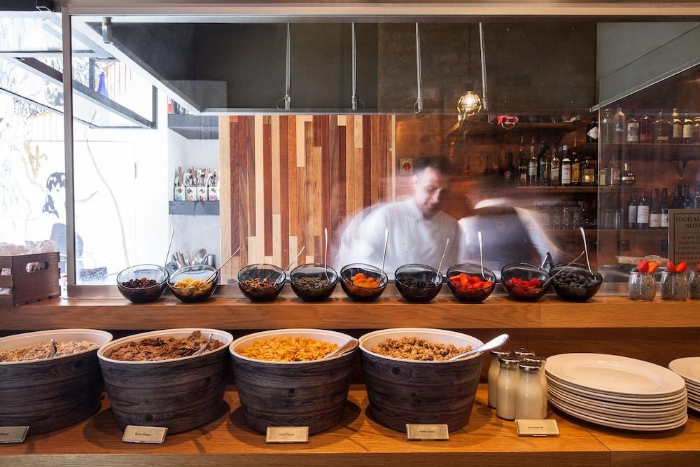 Park Grand Mayfair London Bagian luar foto The kitchen at the restaurant