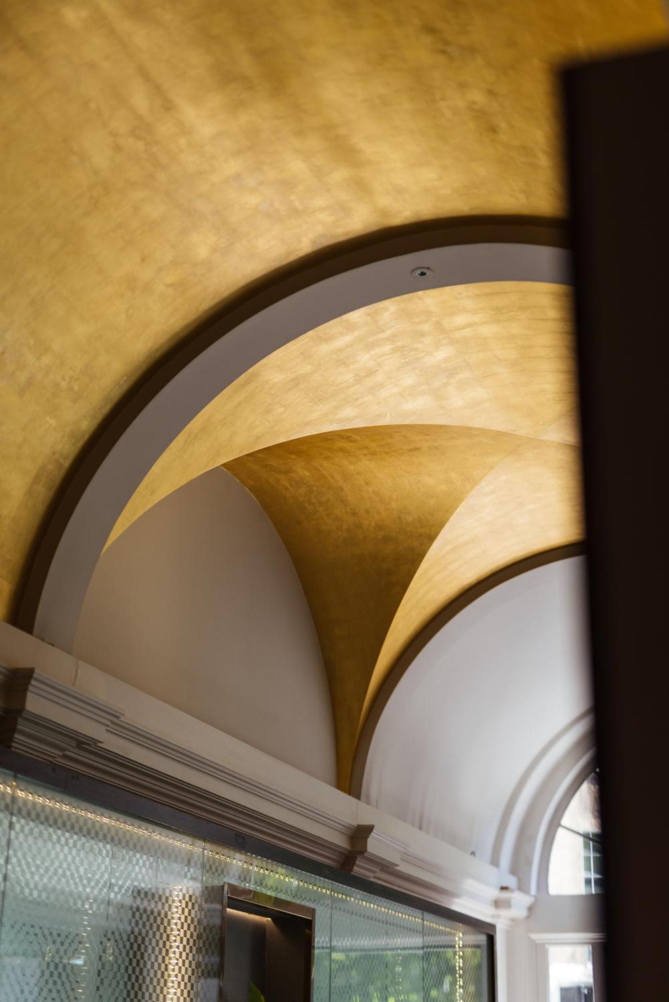 Park Grand Mayfair London Bagian luar foto Gold leafing on a ceiling