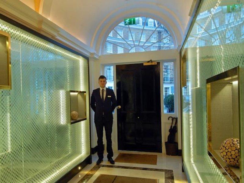 Park Grand Mayfair London Bagian luar foto The entrance to the hotel