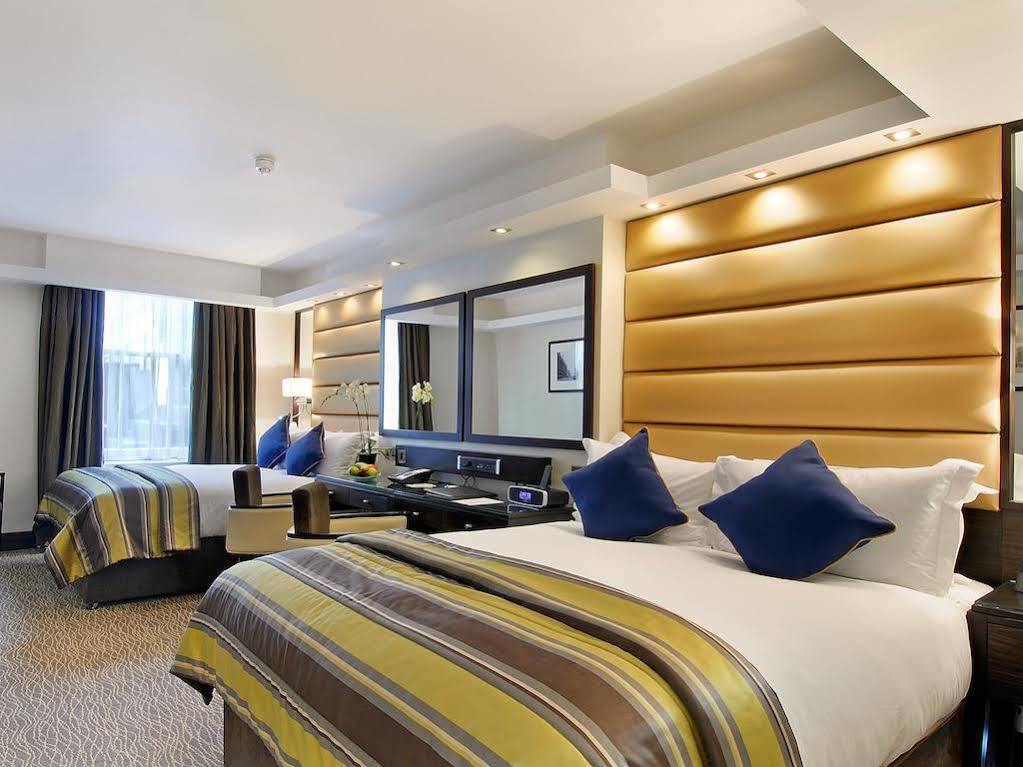 Park Grand Mayfair London Bagian luar foto A bedroom at the Hilton London Paddington