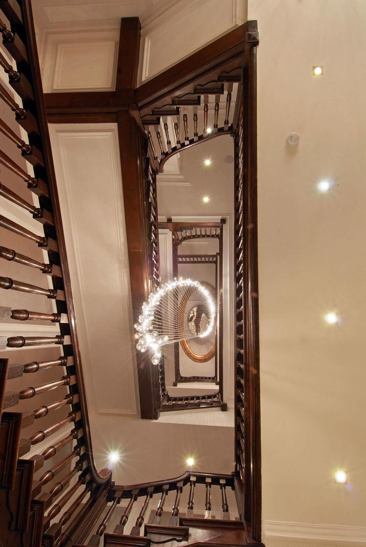 Park Grand Mayfair London Bagian luar foto Stairwell