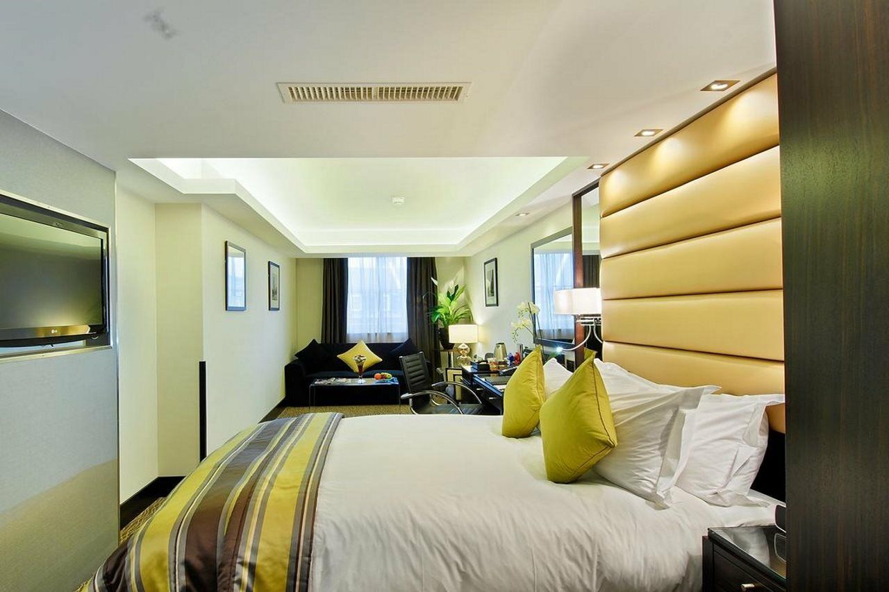 Park Grand Mayfair London Bagian luar foto A suite at the hotel